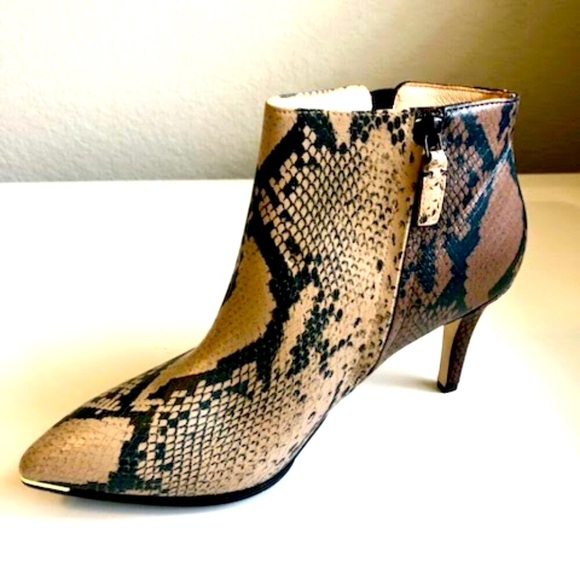 NWT COLE HAAN Grand Ambition Arietta Ankle Booties Silver Metal Trim 8 MSRP $289 - Picture 5 of 15